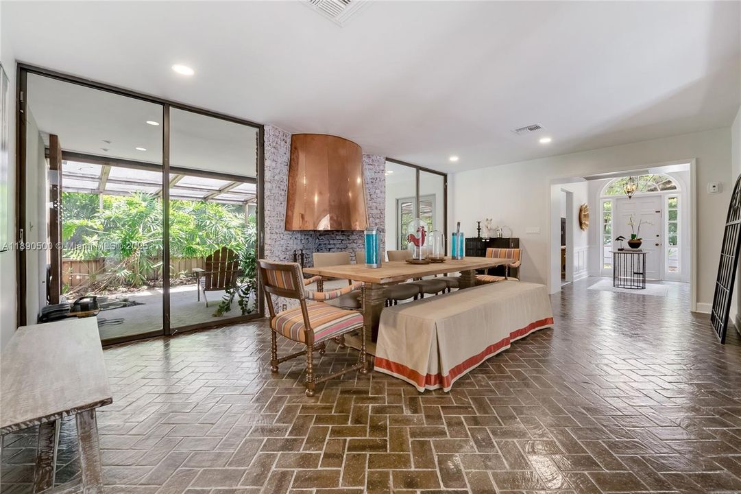 出租: $17,000 (4 贝兹, 4 浴室, 2880 平方英尺)