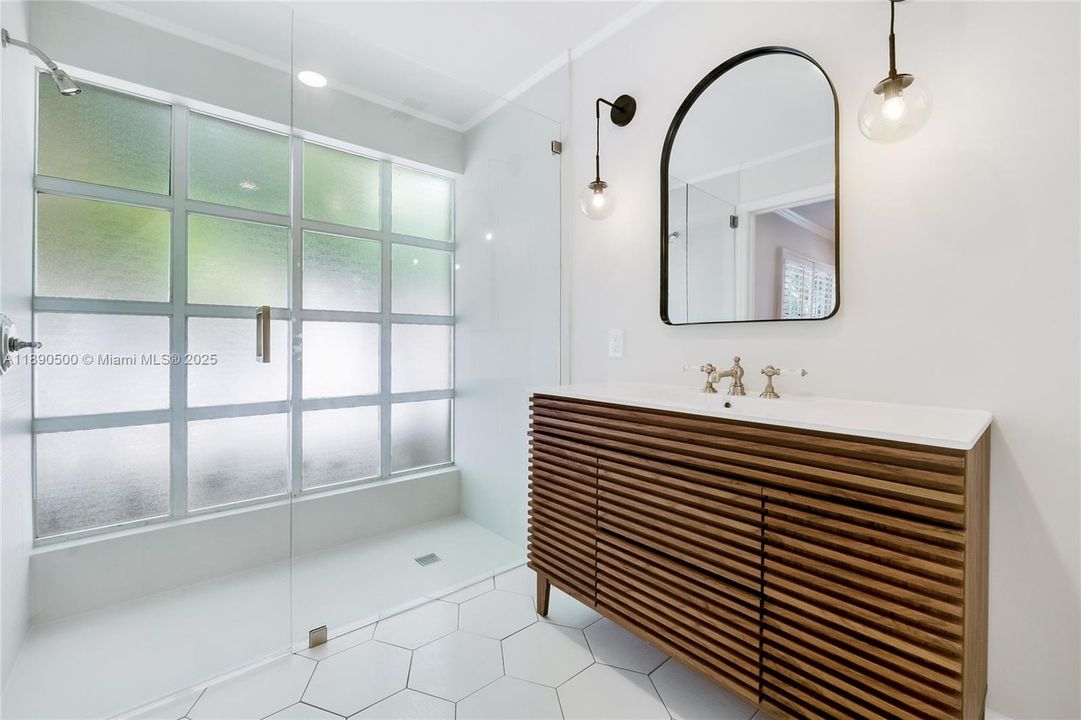 出租: $17,000 (4 贝兹, 4 浴室, 2880 平方英尺)