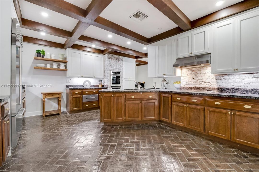 出租: $17,000 (4 贝兹, 4 浴室, 2880 平方英尺)