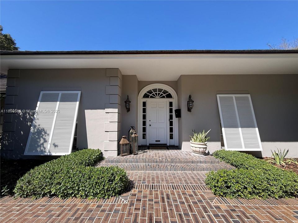 出租: $17,000 (4 贝兹, 4 浴室, 2880 平方英尺)