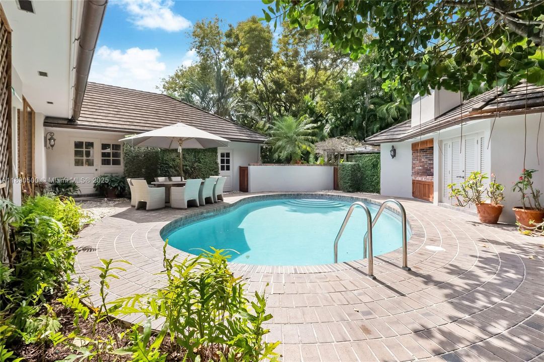 出租: $17,000 (4 贝兹, 4 浴室, 2880 平方英尺)