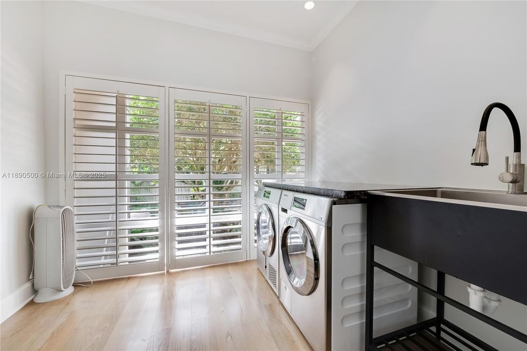 出租: $17,000 (4 贝兹, 4 浴室, 2880 平方英尺)