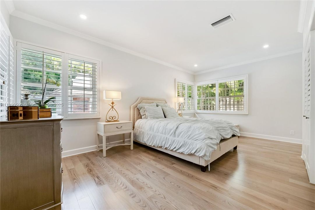 出租: $17,000 (4 贝兹, 4 浴室, 2880 平方英尺)