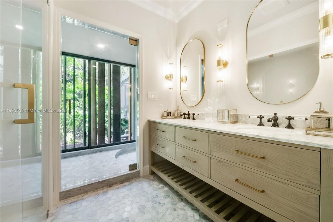 出租: $17,000 (4 贝兹, 4 浴室, 2880 平方英尺)