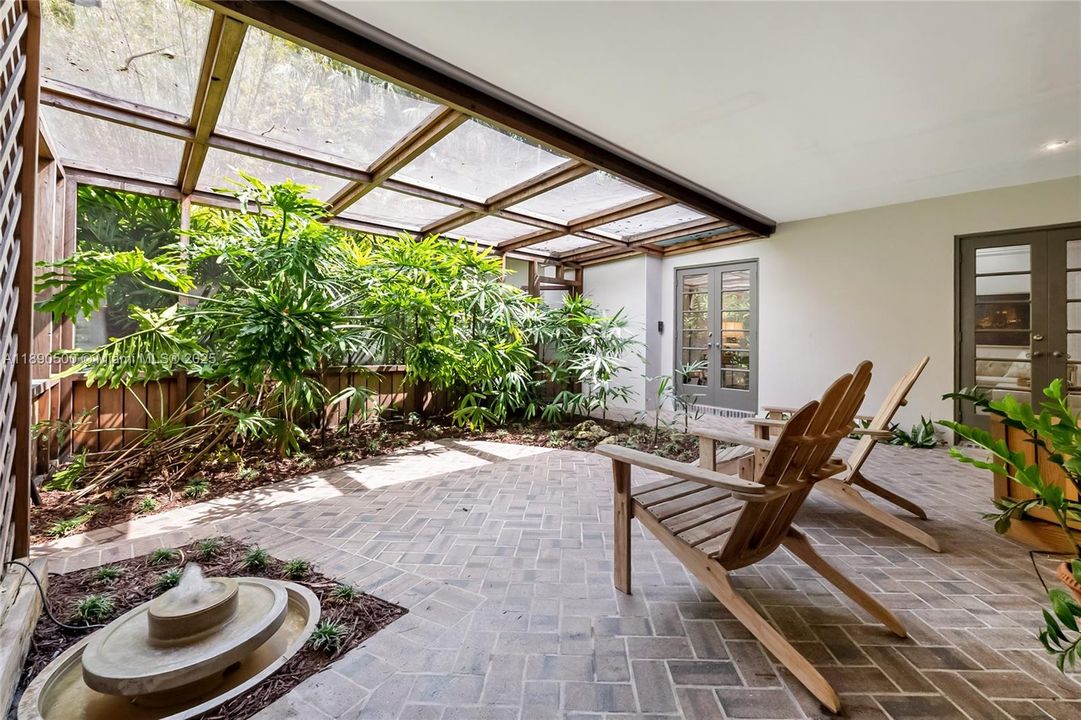 出租: $17,000 (4 贝兹, 4 浴室, 2880 平方英尺)