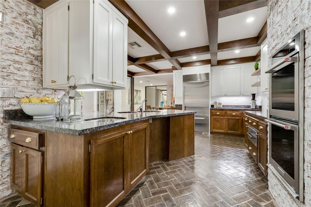 出租: $17,000 (4 贝兹, 4 浴室, 2880 平方英尺)