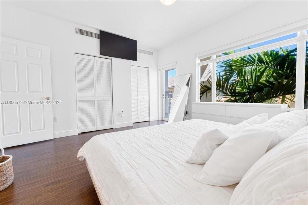 Recently Rented: $4,000 (2 beds, 2 baths, 1745 Square Feet)