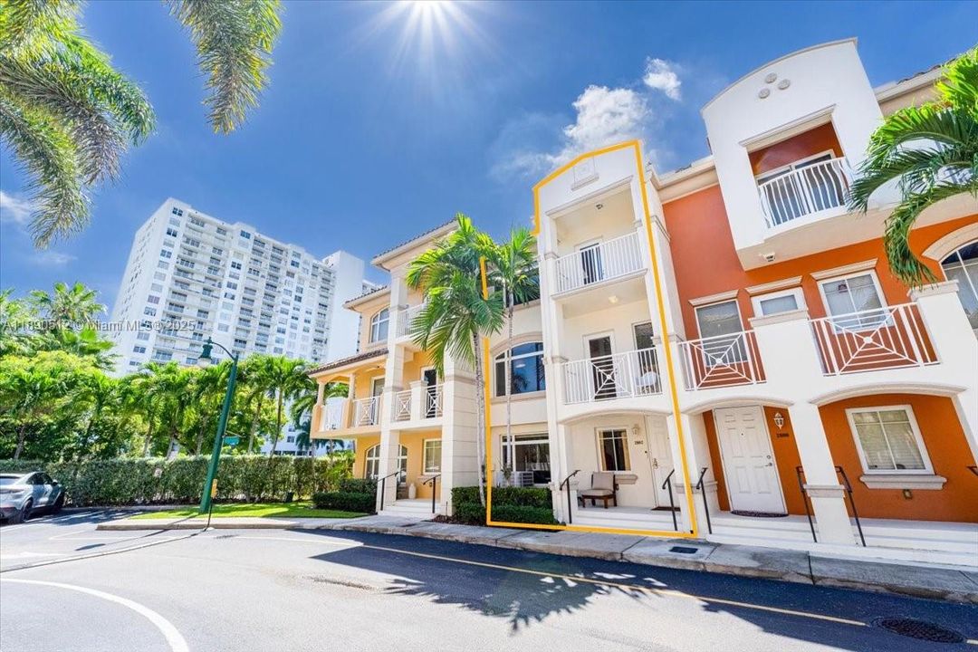 Recently Rented: $4,000 (2 beds, 2 baths, 1745 Square Feet)