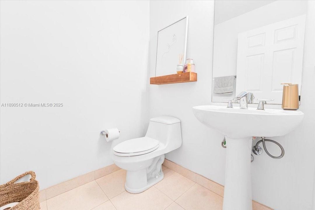 Recently Rented: $4,000 (2 beds, 2 baths, 1745 Square Feet)