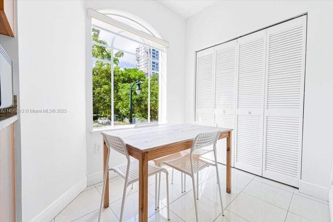 Recently Rented: $4,000 (2 beds, 2 baths, 1745 Square Feet)