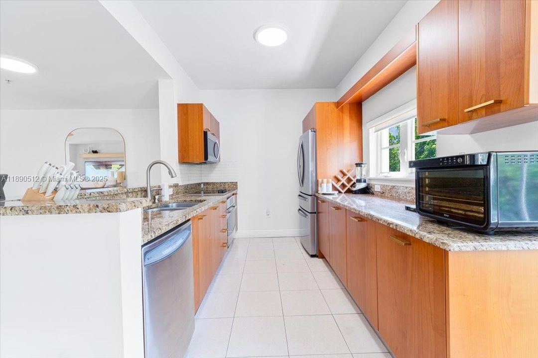 Recently Rented: $4,000 (2 beds, 2 baths, 1745 Square Feet)