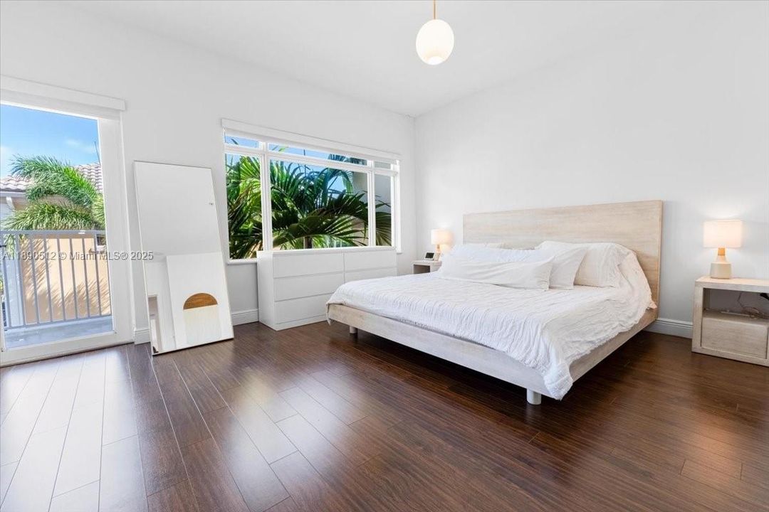 Recently Rented: $4,000 (2 beds, 2 baths, 1745 Square Feet)