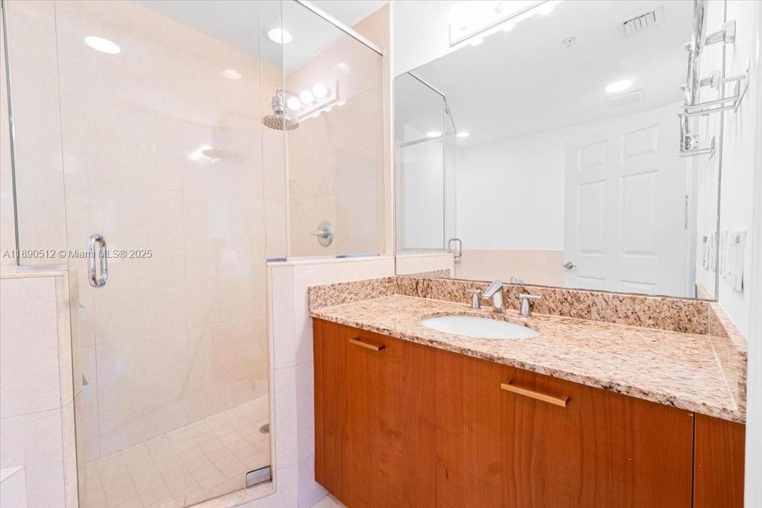 Recently Rented: $4,000 (2 beds, 2 baths, 1745 Square Feet)