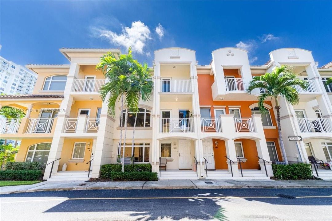 Recently Rented: $4,000 (2 beds, 2 baths, 1745 Square Feet)