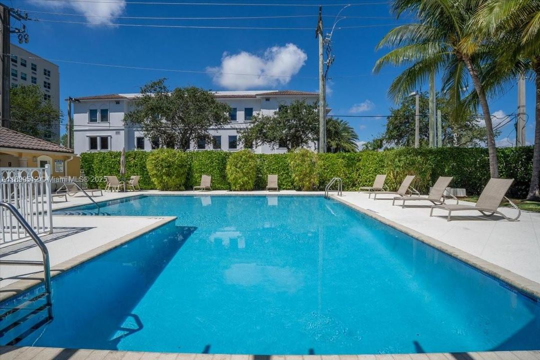 Recently Rented: $4,000 (2 beds, 2 baths, 1745 Square Feet)