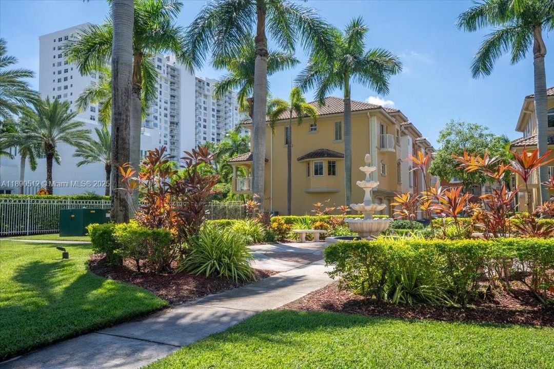 Recently Rented: $4,000 (2 beds, 2 baths, 1745 Square Feet)