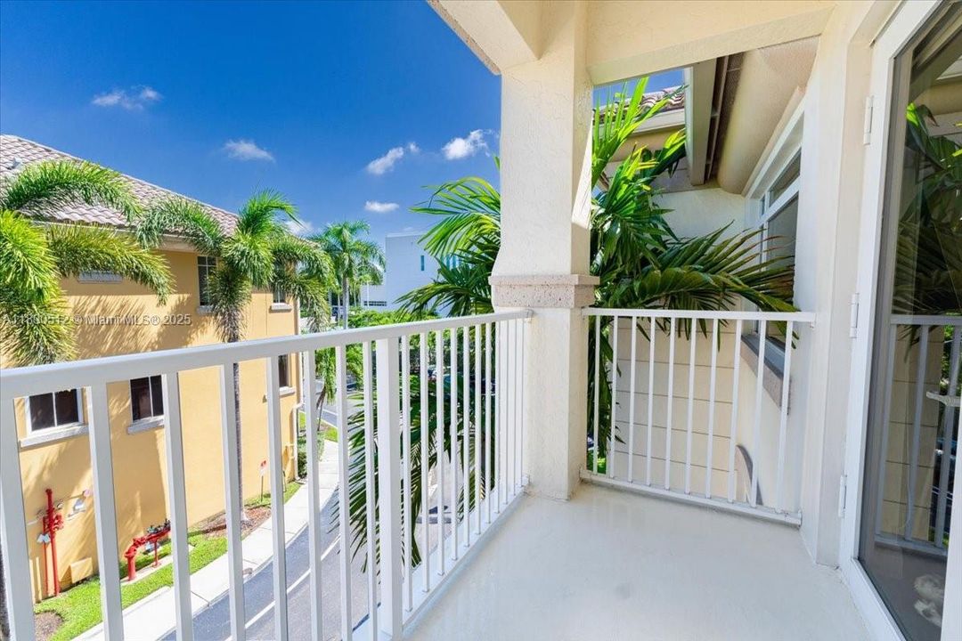 Recently Rented: $4,000 (2 beds, 2 baths, 1745 Square Feet)