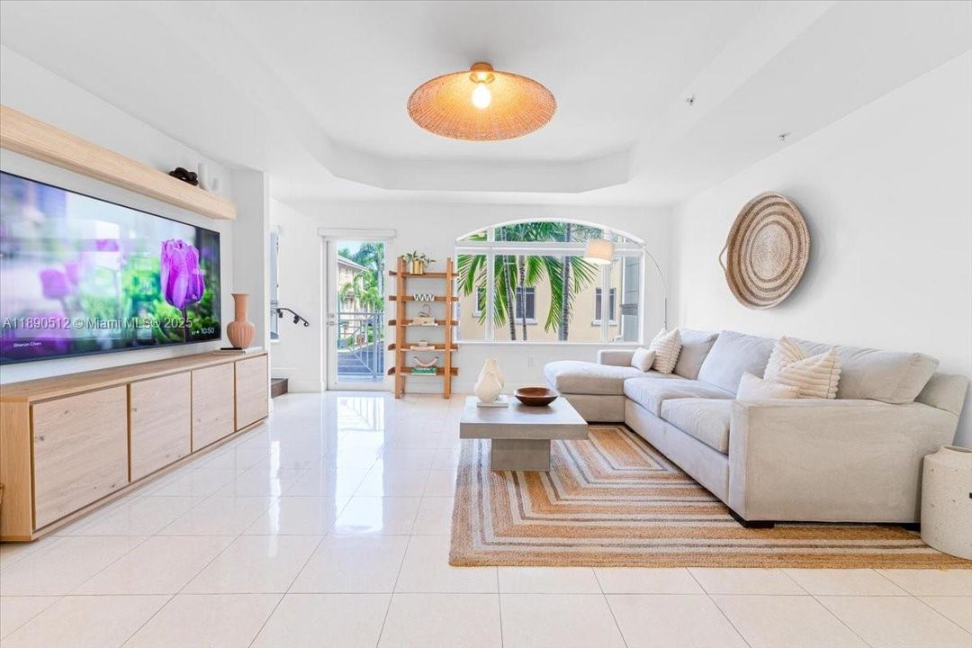 Recently Rented: $4,000 (2 beds, 2 baths, 1745 Square Feet)