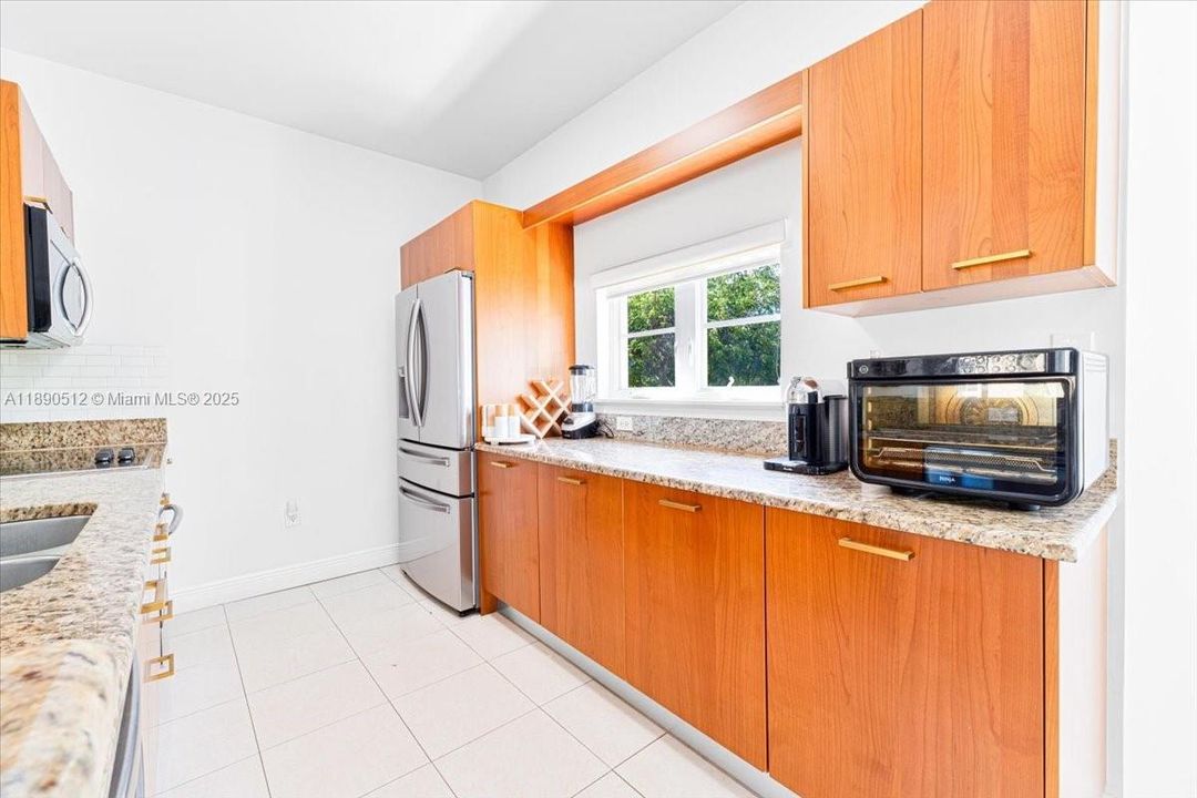 Recently Rented: $4,000 (2 beds, 2 baths, 1745 Square Feet)