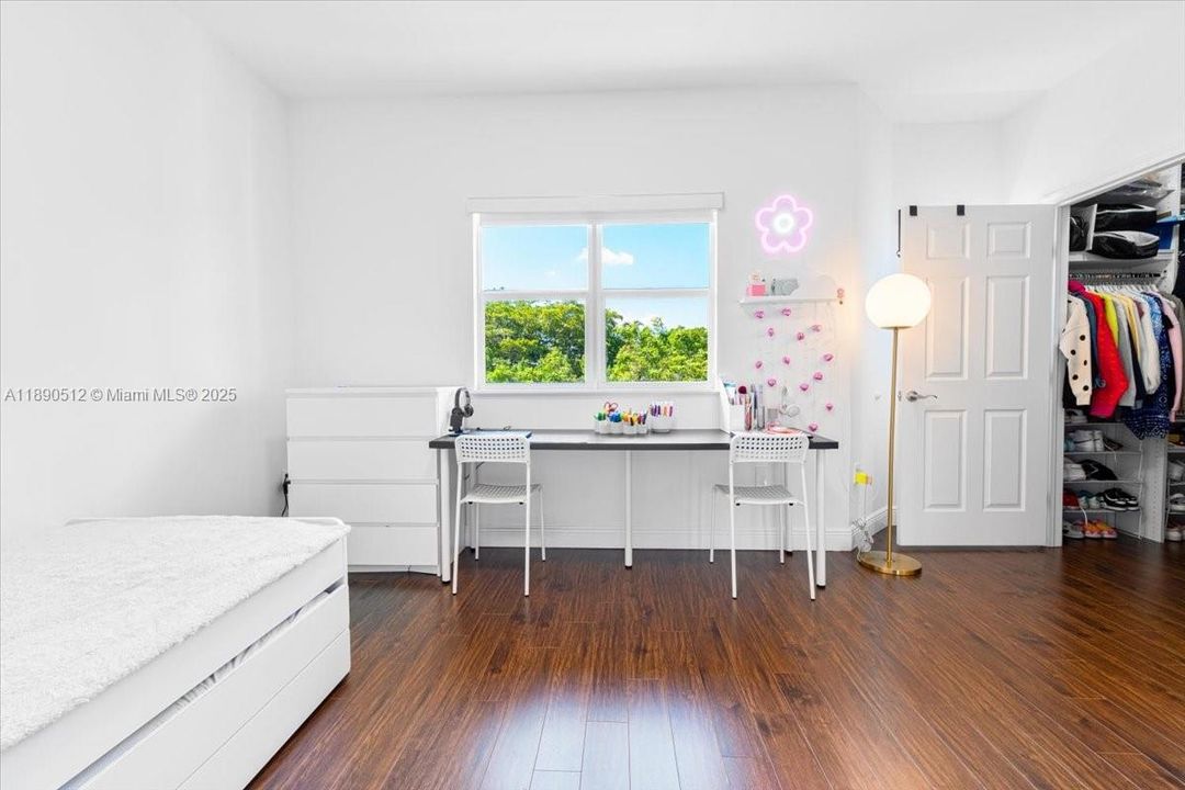 Recently Rented: $4,000 (2 beds, 2 baths, 1745 Square Feet)