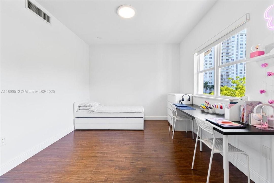 Recently Rented: $4,000 (2 beds, 2 baths, 1745 Square Feet)