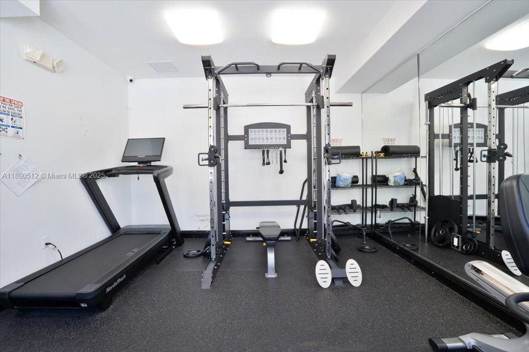 Recently Rented: $4,000 (2 beds, 2 baths, 1745 Square Feet)