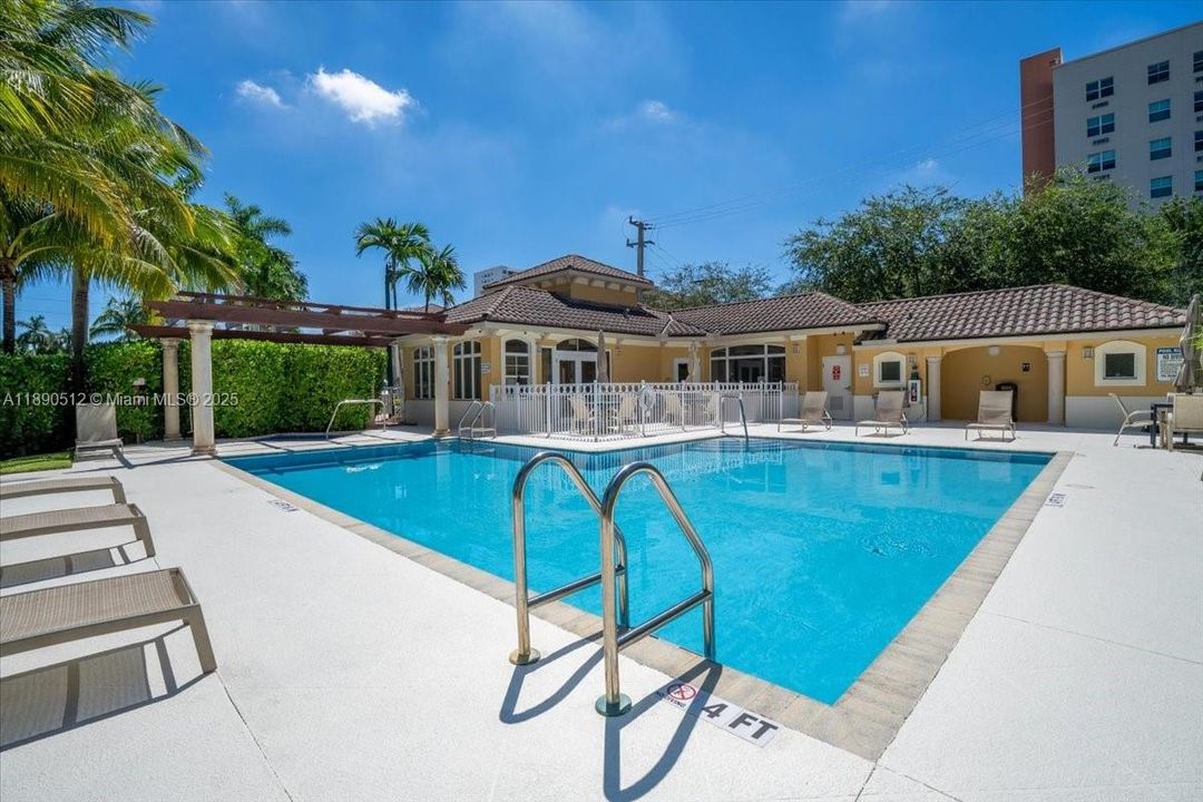 Recently Rented: $4,000 (2 beds, 2 baths, 1745 Square Feet)