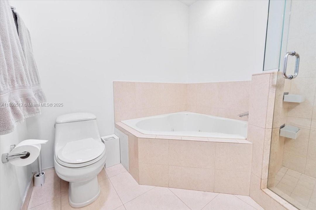 Recently Rented: $4,000 (2 beds, 2 baths, 1745 Square Feet)