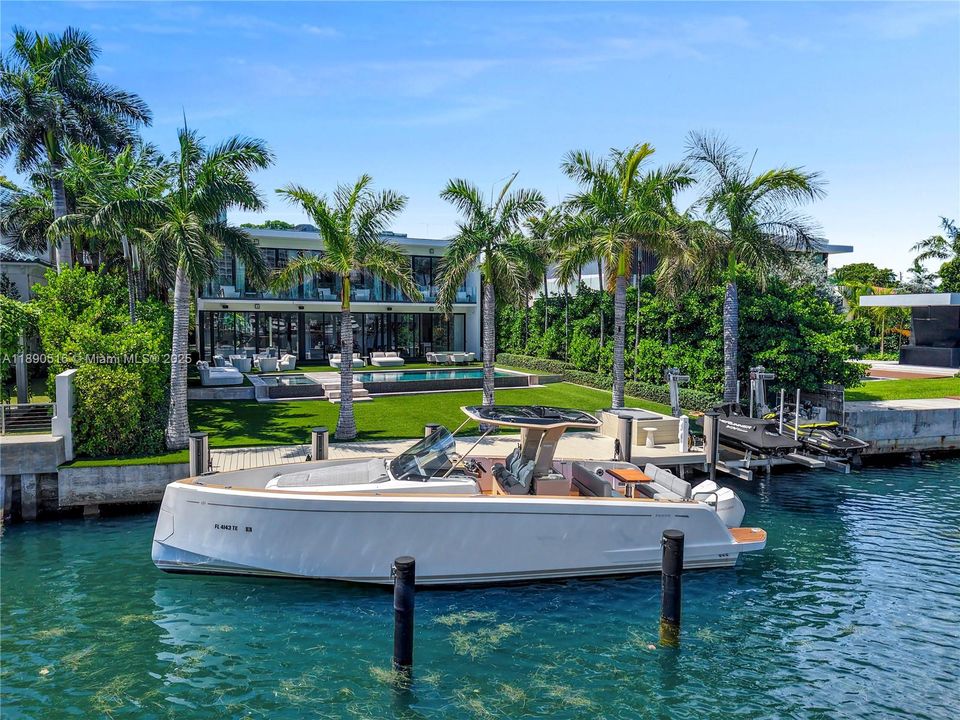 В аренду: $100,000 (5 спален, 5 ванн, 5217 Квадратных фут)