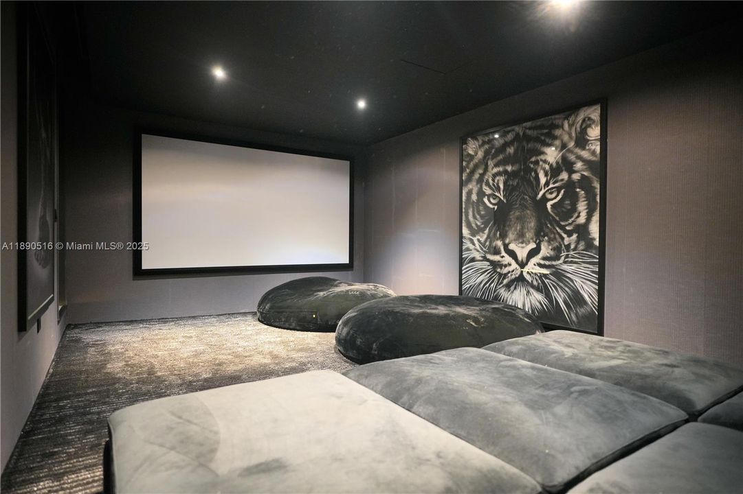 В аренду: $100,000 (5 спален, 5 ванн, 5217 Квадратных фут)