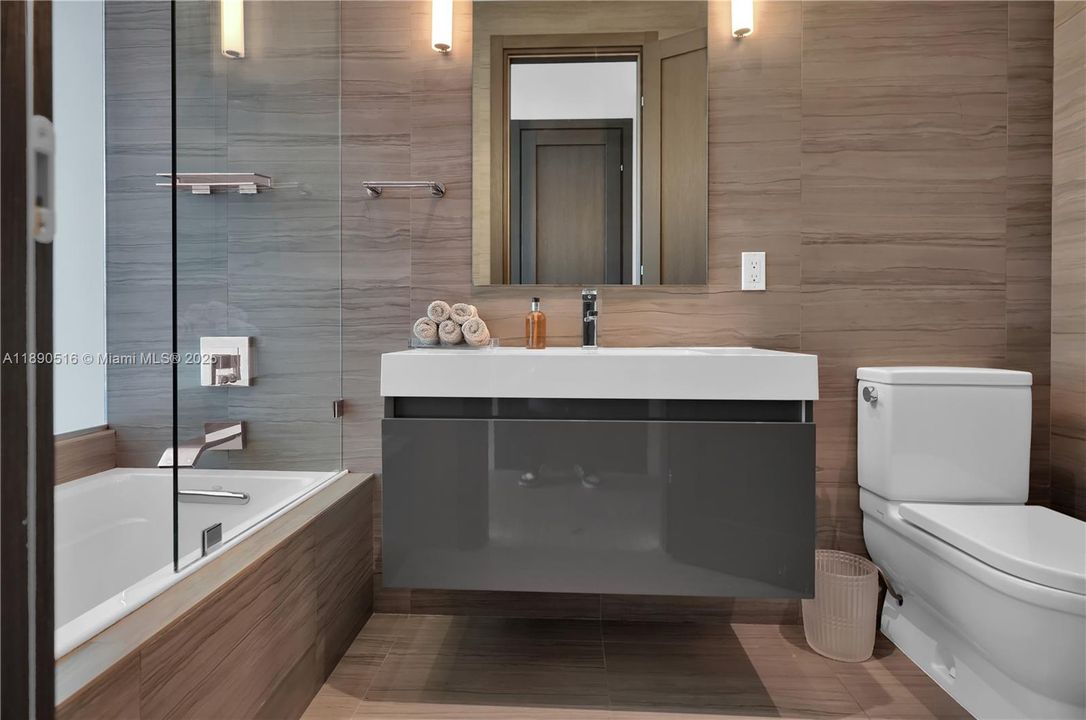 В аренду: $100,000 (5 спален, 5 ванн, 5217 Квадратных фут)