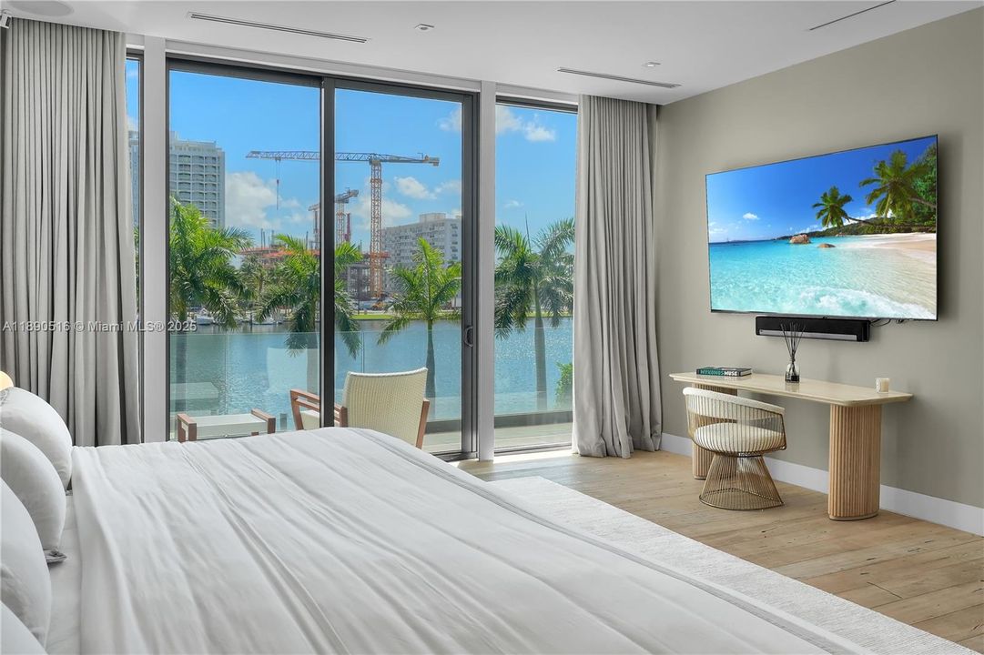 В аренду: $100,000 (5 спален, 5 ванн, 5217 Квадратных фут)