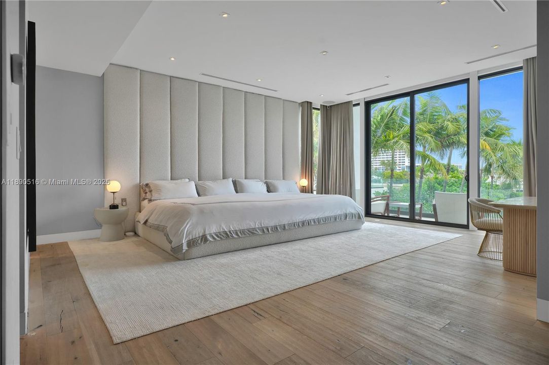 В аренду: $100,000 (5 спален, 5 ванн, 5217 Квадратных фут)