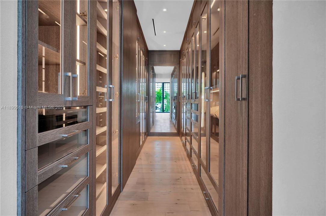 В аренду: $100,000 (5 спален, 5 ванн, 5217 Квадратных фут)