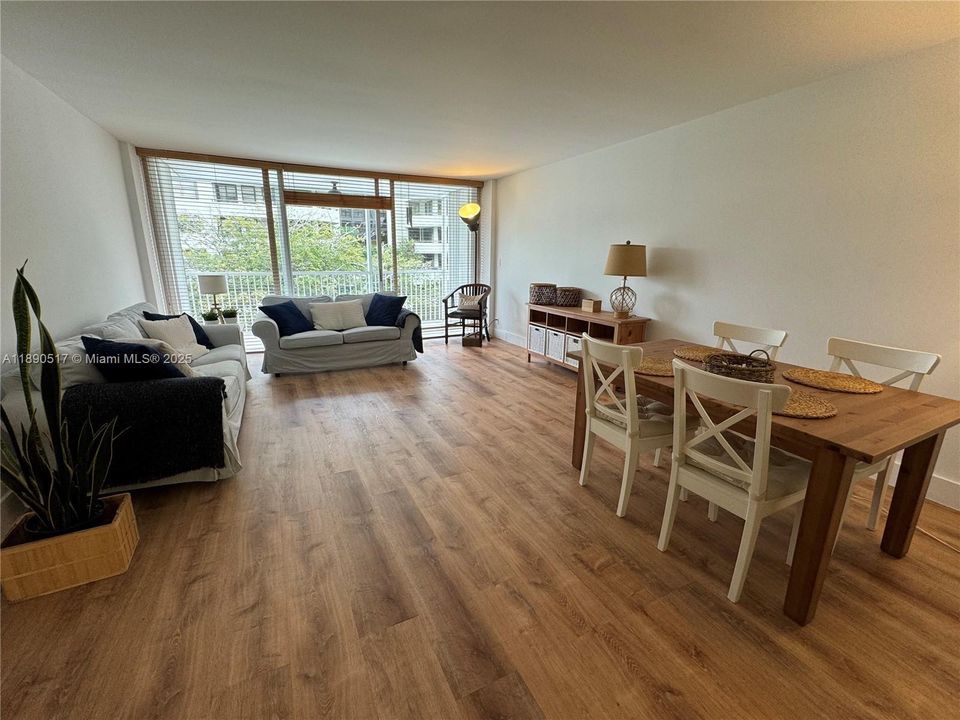 Недавно арендовано: $4,550 (2 спален, 2 ванн, 1335 Квадратных фут)