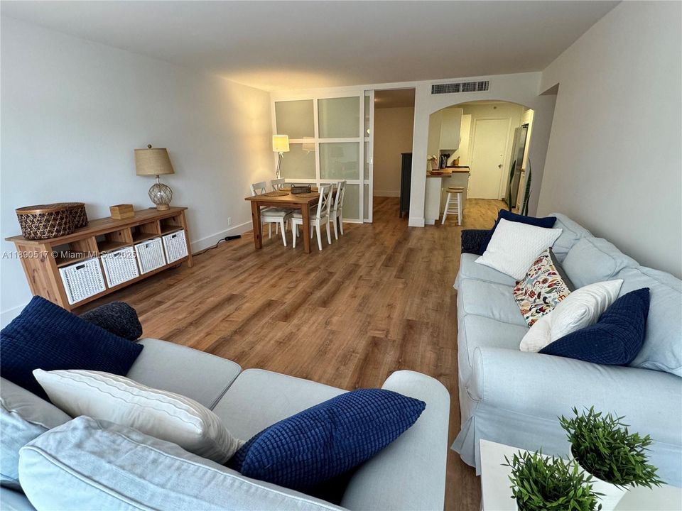 Недавно арендовано: $4,550 (2 спален, 2 ванн, 1335 Квадратных фут)