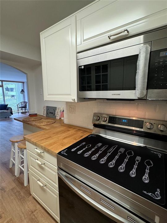 Недавно арендовано: $4,550 (2 спален, 2 ванн, 1335 Квадратных фут)