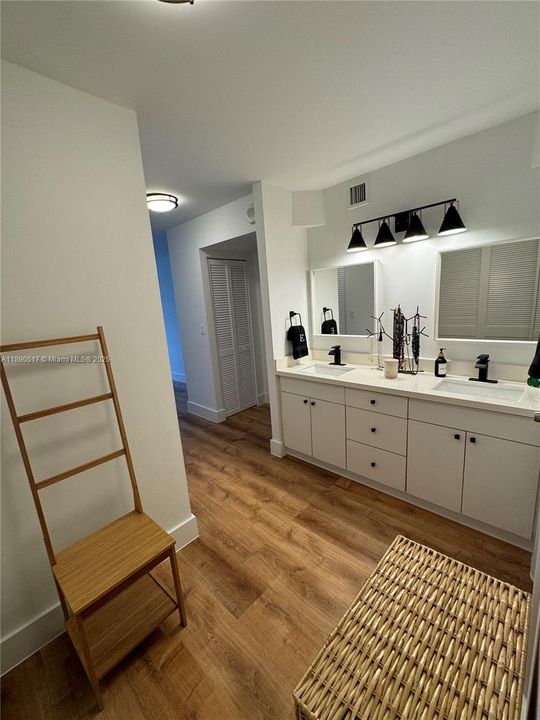 Недавно арендовано: $4,550 (2 спален, 2 ванн, 1335 Квадратных фут)