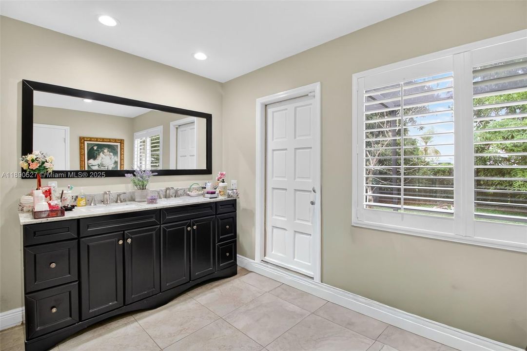 For Sale: $1,149,000 (4 beds, 3 baths, 3088 Square Feet)