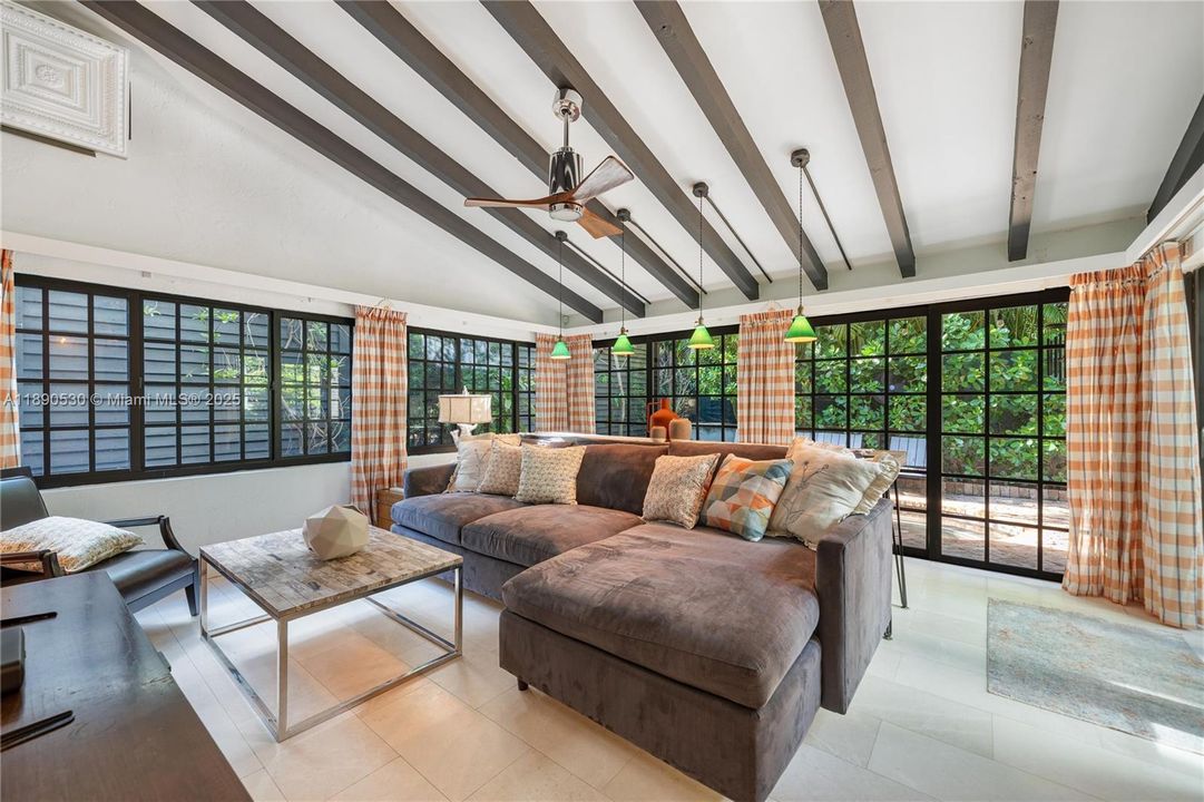 待售: $2,775,000 (3 贝兹, 2 浴室, 2219 平方英尺)