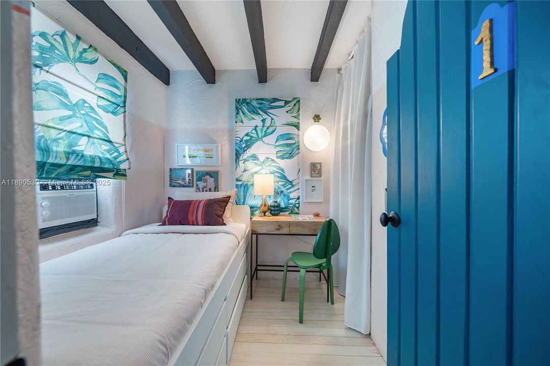 待售: $2,775,000 (3 贝兹, 2 浴室, 2219 平方英尺)