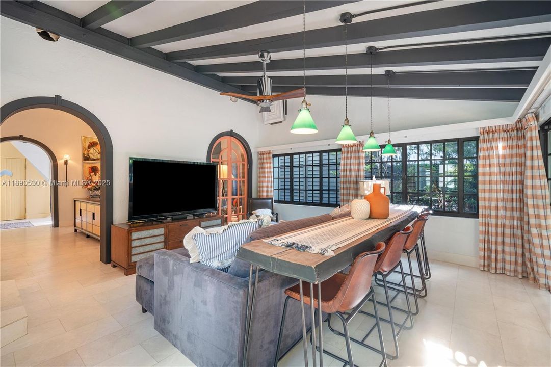 待售: $2,775,000 (3 贝兹, 2 浴室, 2219 平方英尺)