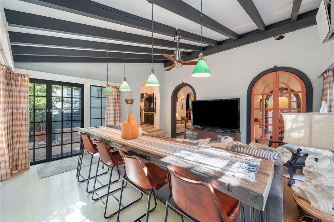 待售: $2,775,000 (3 贝兹, 2 浴室, 2219 平方英尺)