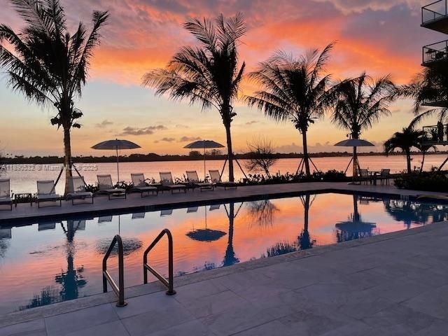 For Rent: $3,200 (0 beds, 1 baths, 465 Square Feet)