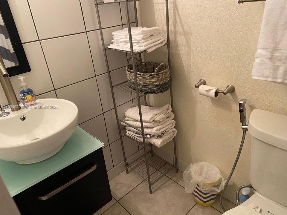 For Rent: $3,200 (0 beds, 1 baths, 465 Square Feet)