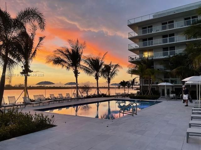 For Rent: $3,200 (0 beds, 1 baths, 465 Square Feet)