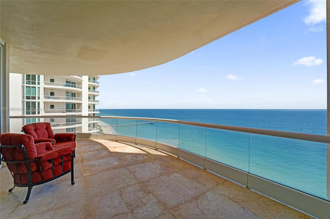 What could be better than sitting on the huge wrap- around balcony and enjoy the fresh air and beautiful blue waters of the ocean ?!!!!