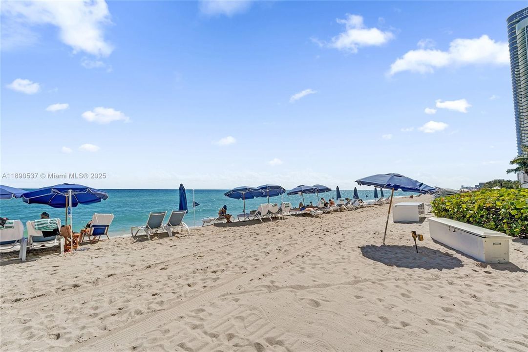 Private beach.....lounges, umbrellas and towel service