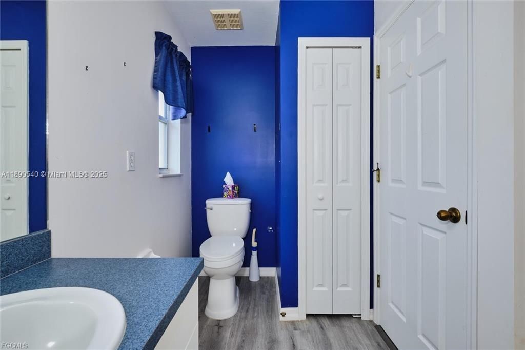 For Sale: $264,000 (3 beds, 2 baths, 1422 Square Feet)