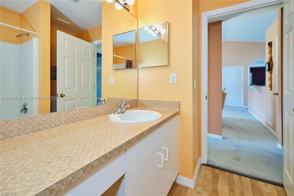 For Sale: $264,000 (3 beds, 2 baths, 1422 Square Feet)